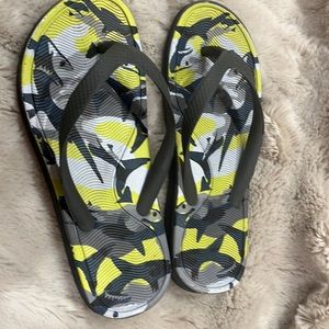 Boys flip flops